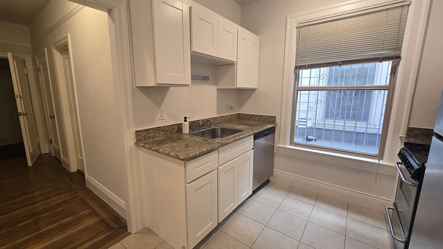 445 Webster St photo 3