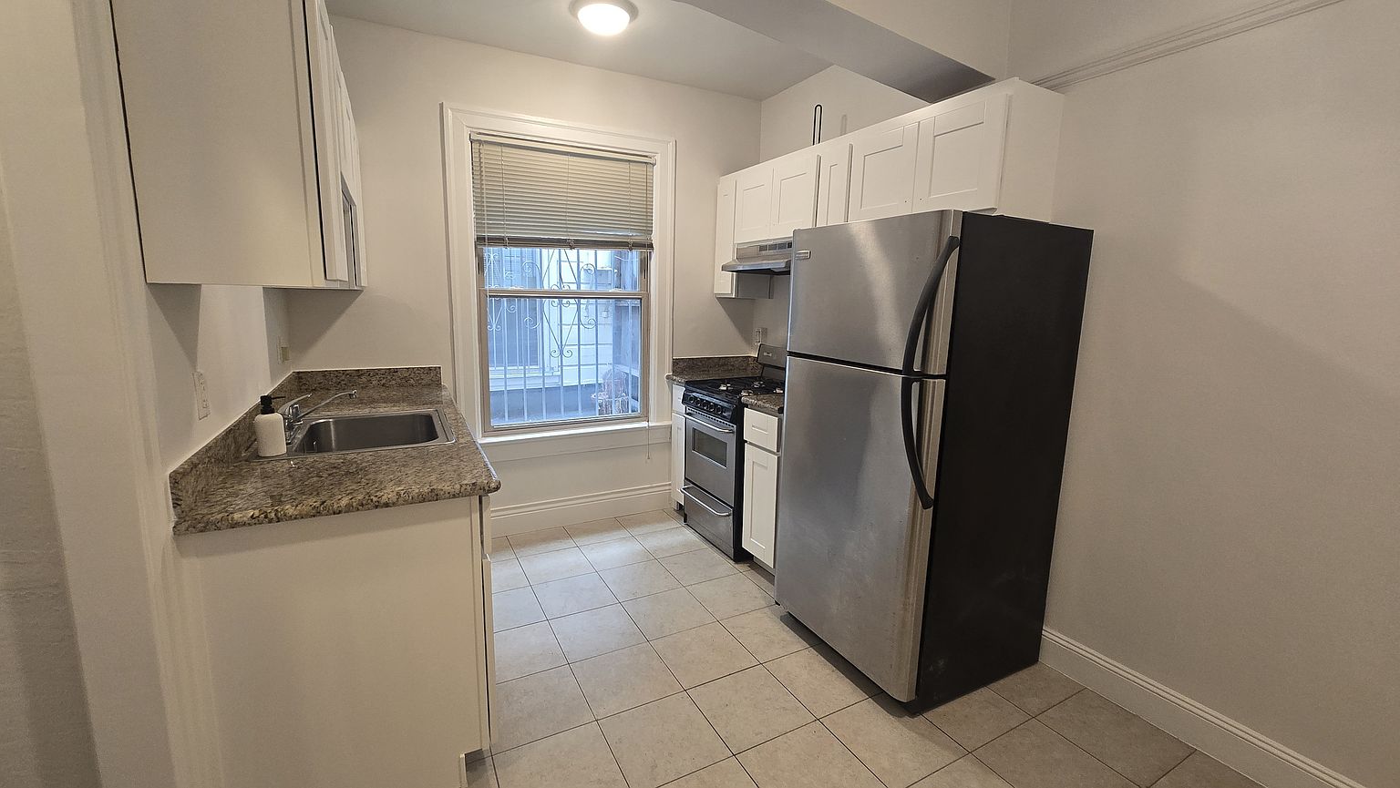 445 Webster St photo 5