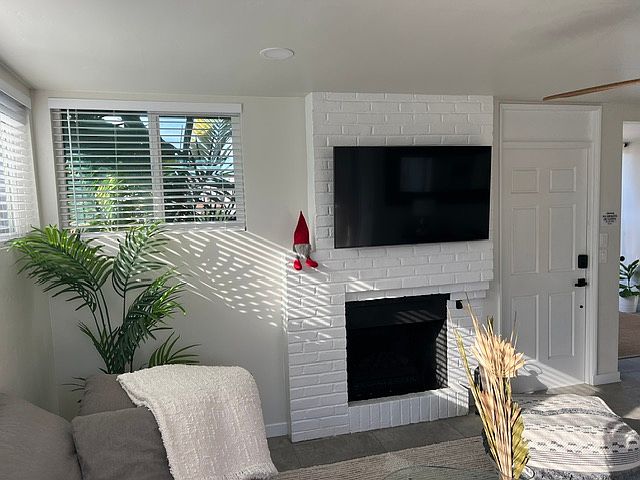 341 Kolmar St photo 4