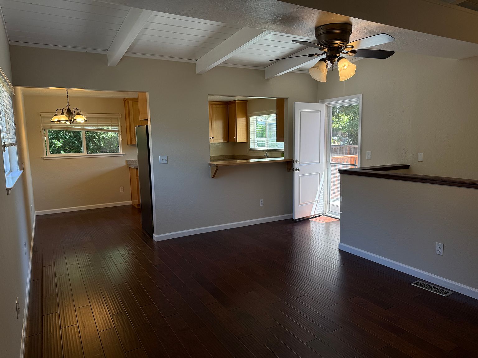 109 Crystal Oaks Dr photo 2