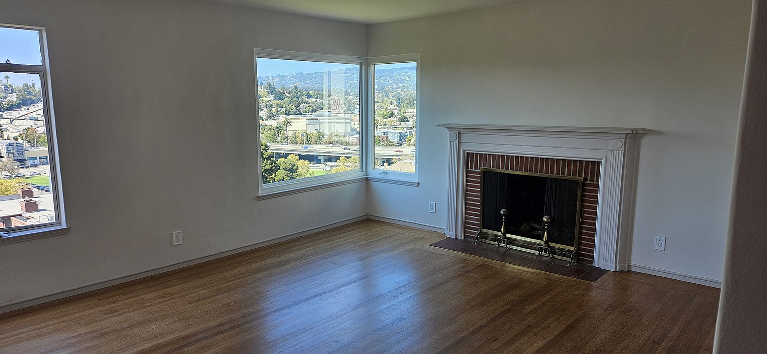 523 Merritt Ave photo 2
