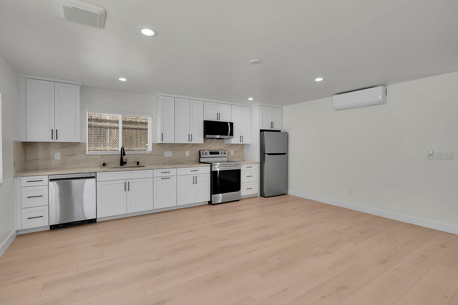 1750 Hanford Dr photo 3