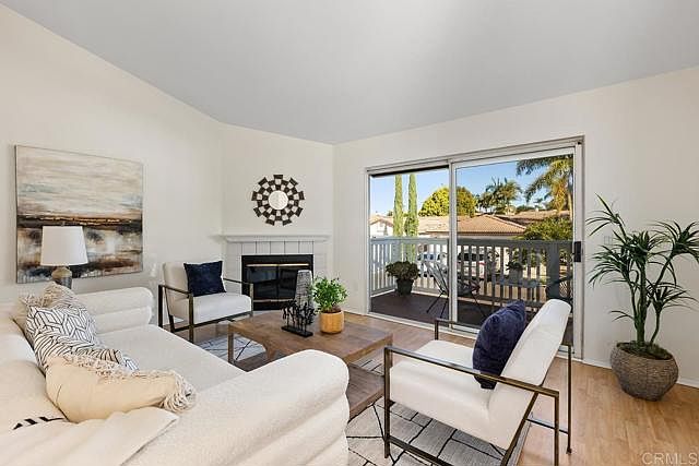 1330 Palomar Pl photo 3