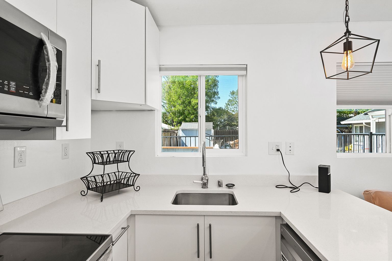 34 Phylis Dr photo 4