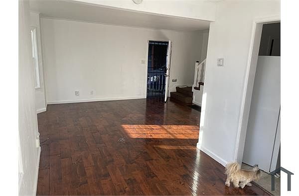 6474 Macarthur Blvd photo 2