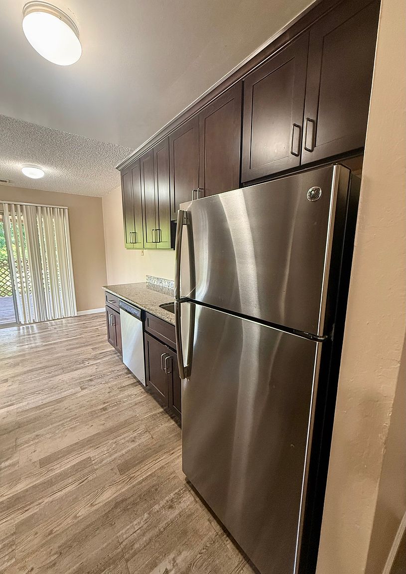 2BR/1BA Apartment on Tawny Dr · Pleasanton photo 2