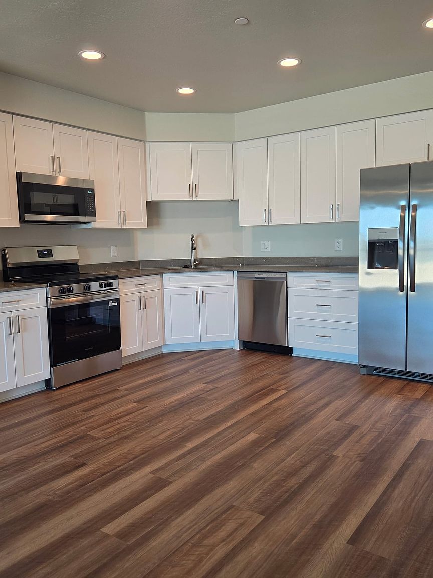 365 W Spruell Ave photo 5