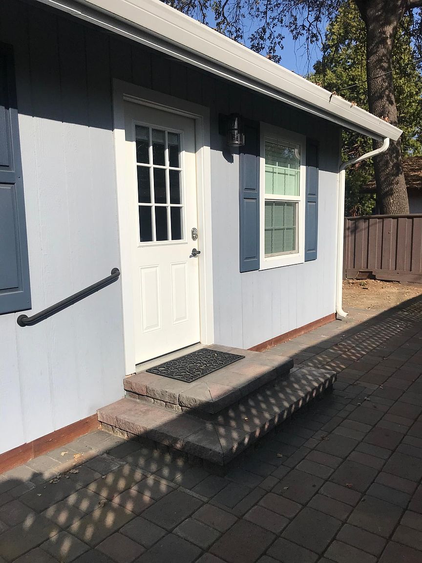 104 N Jackson Way photo 3