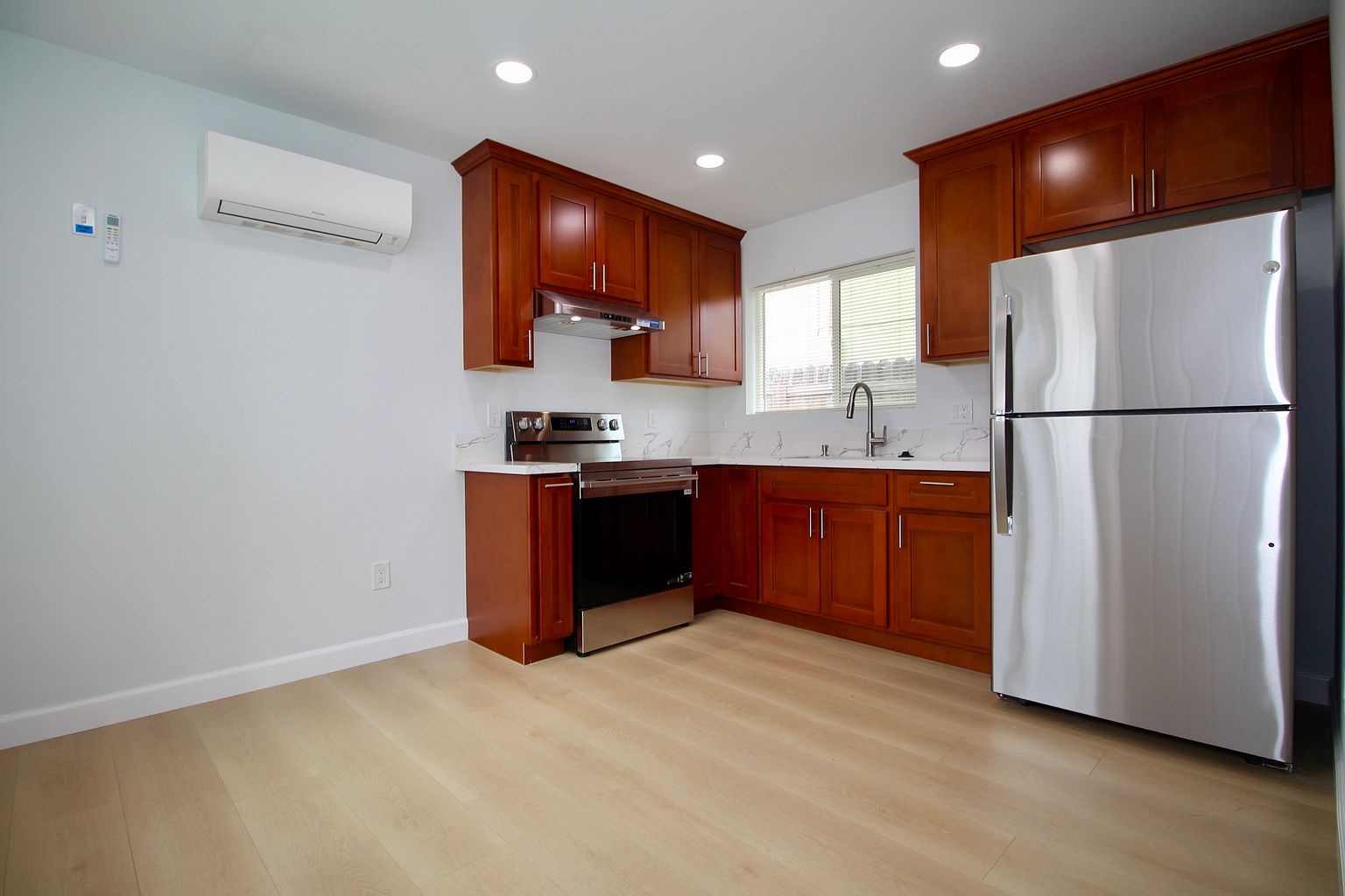 3256 Kerr St photo 5