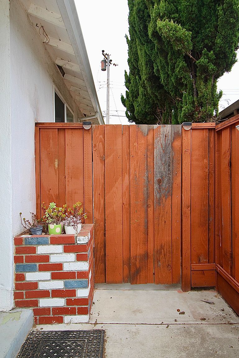 3256 Kerr St photo 2