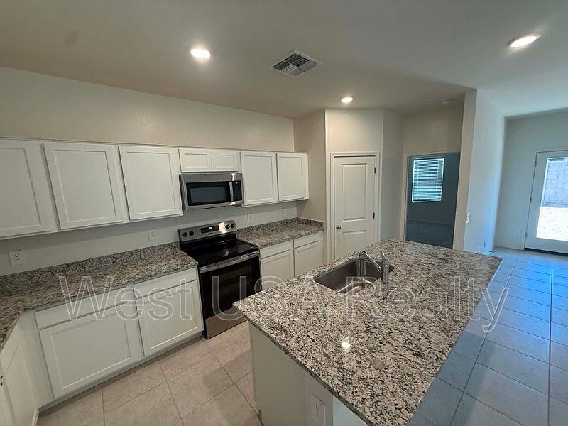 2073 E Driftwood Ike Dr photo 2