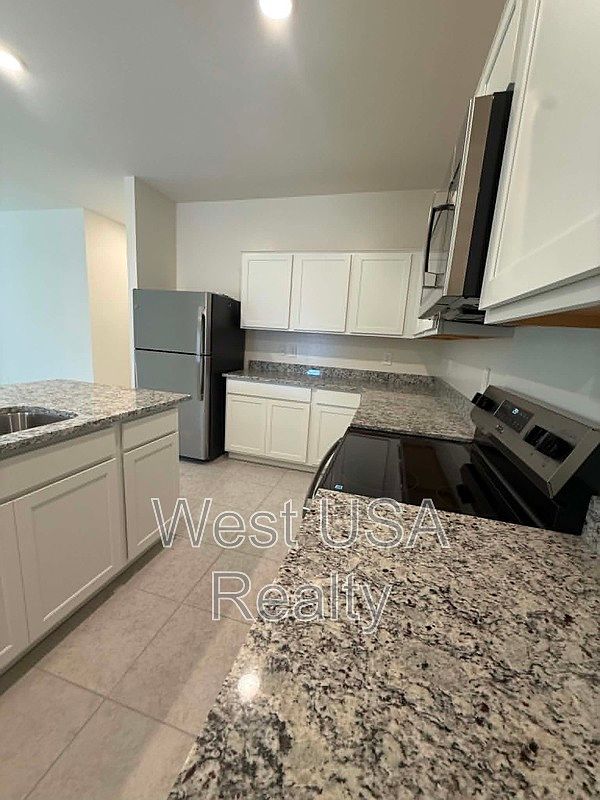2073 E Driftwood Ike Dr photo 4