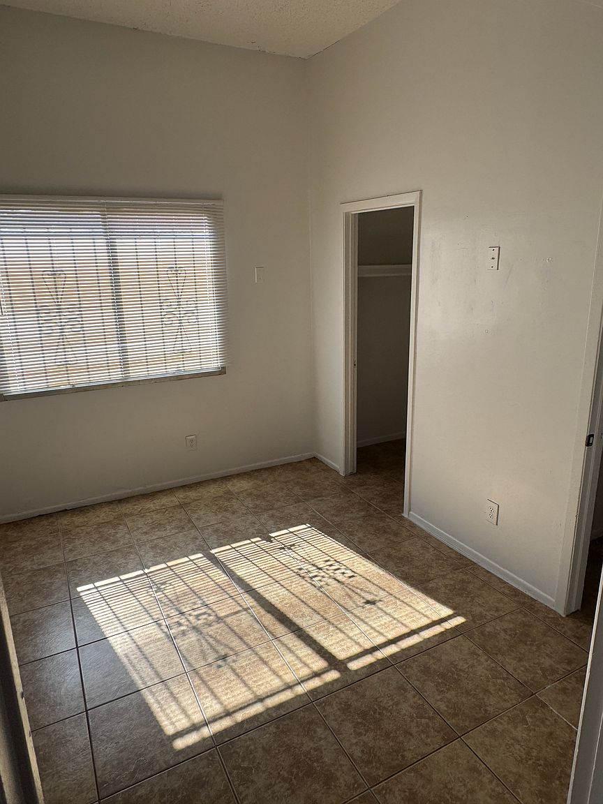 650 W Rio Salado Pkwy photo 2