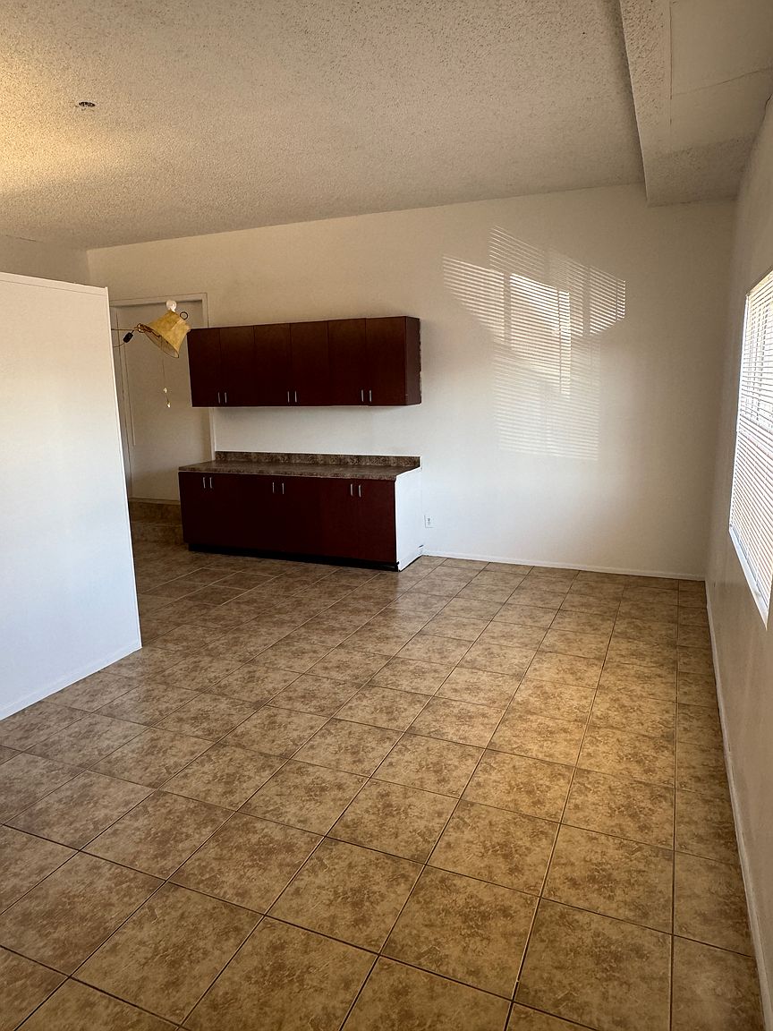 650 W Rio Salado Pkwy photo 5