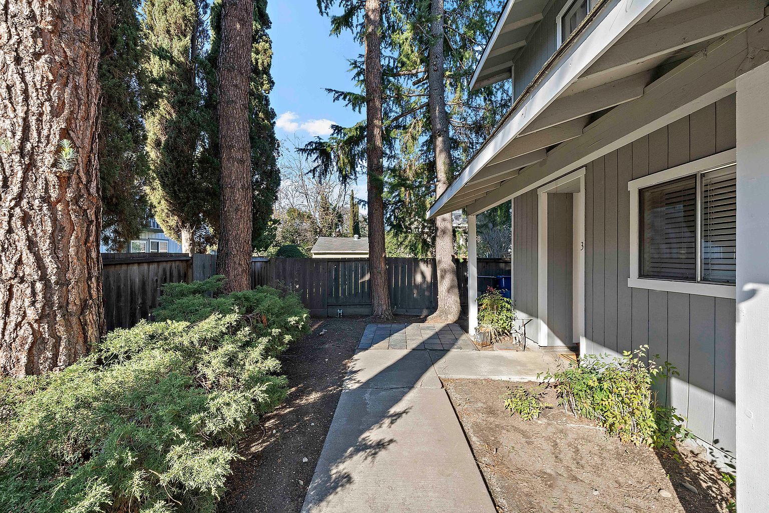 2BR/2BA Townhouse on Smith Ave · Campbell photo 2