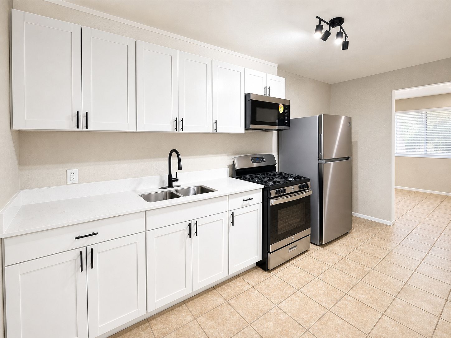1507 W Tonto St photo 3