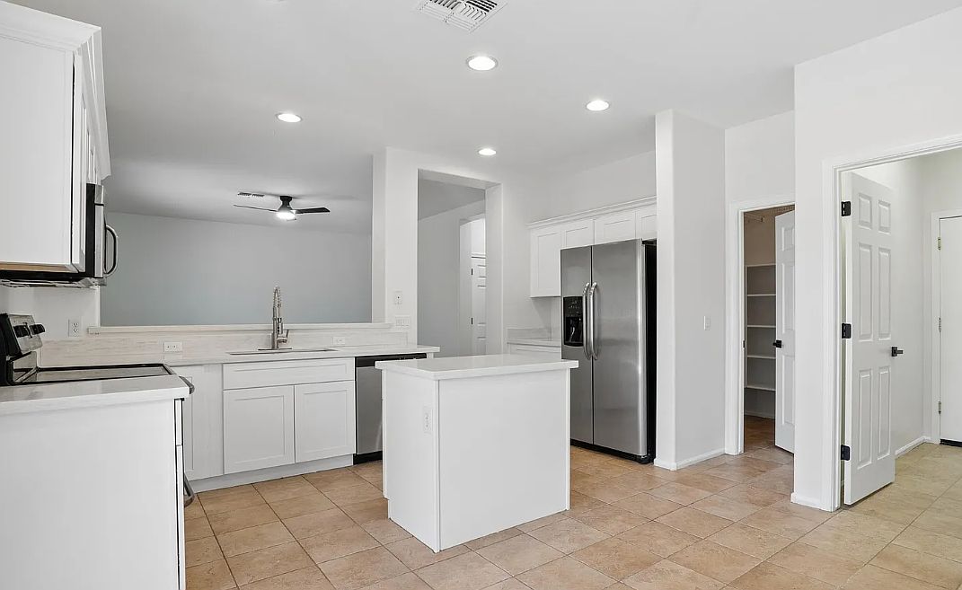 2579 W Amber Sun Dr photo 4