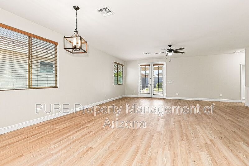 1711 W Paisley Dr photo 4