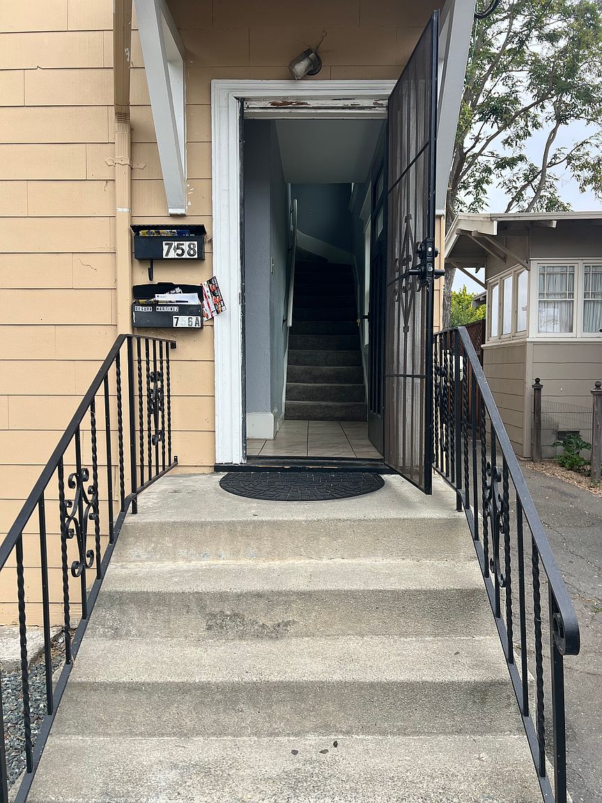 758 Victoria Ave photo 2