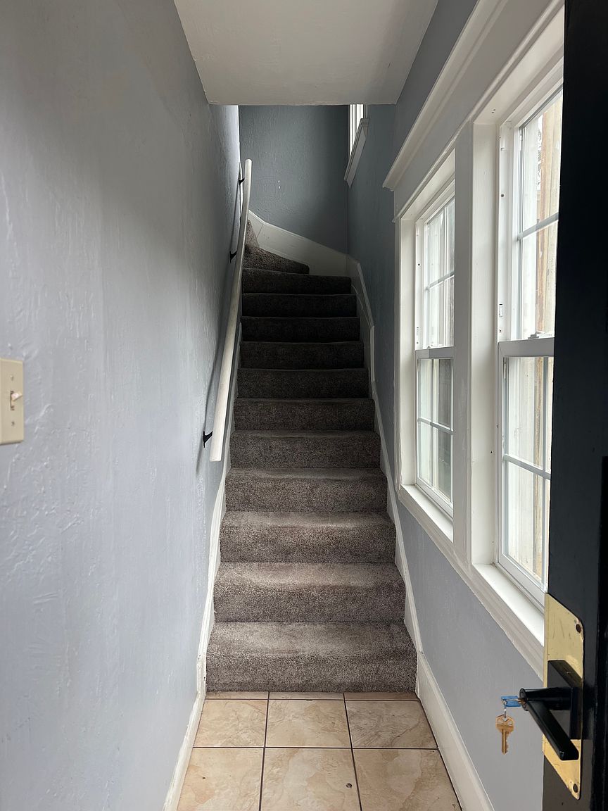 758 Victoria Ave photo 3