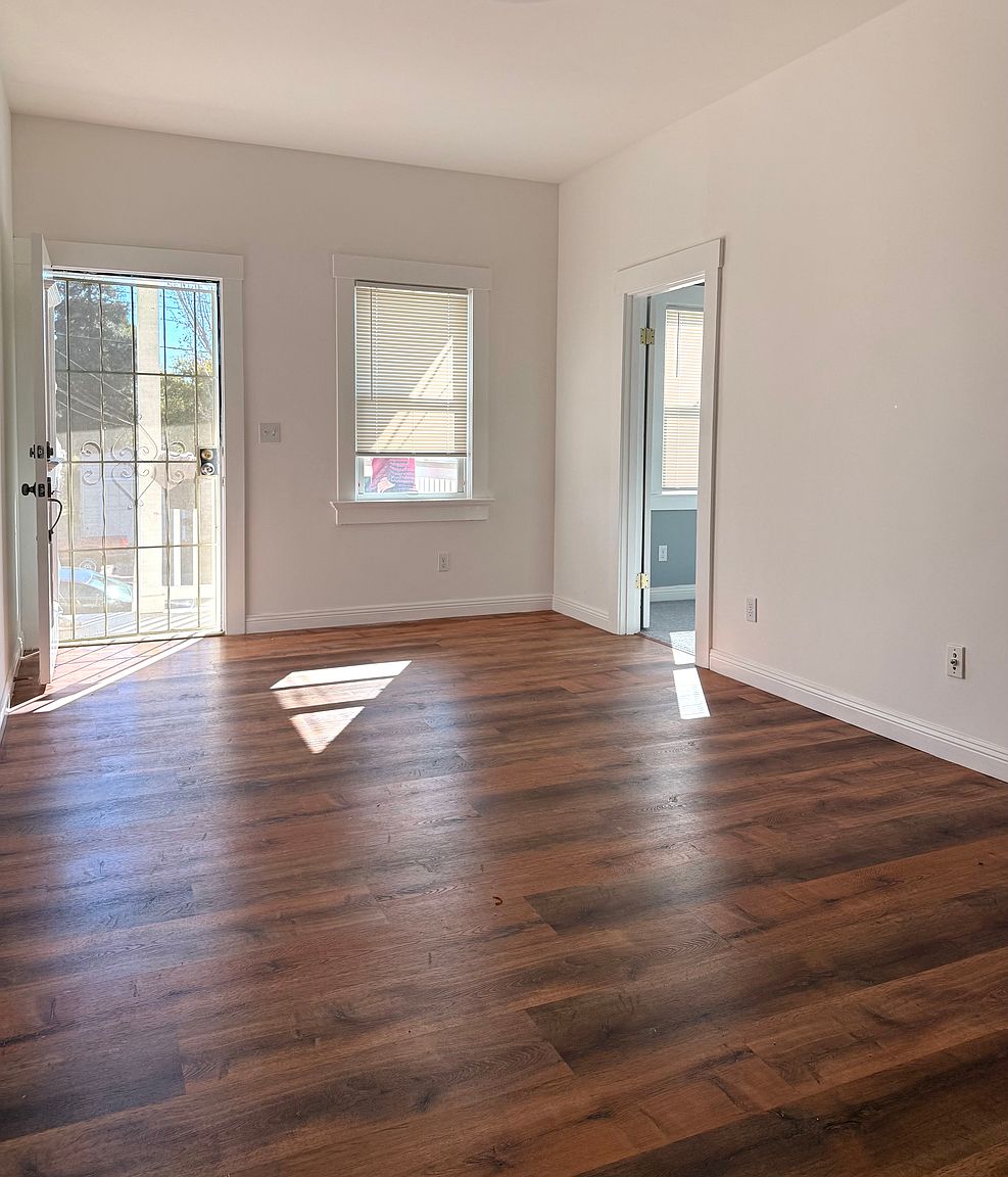 1811 Saint Charles St photo 2