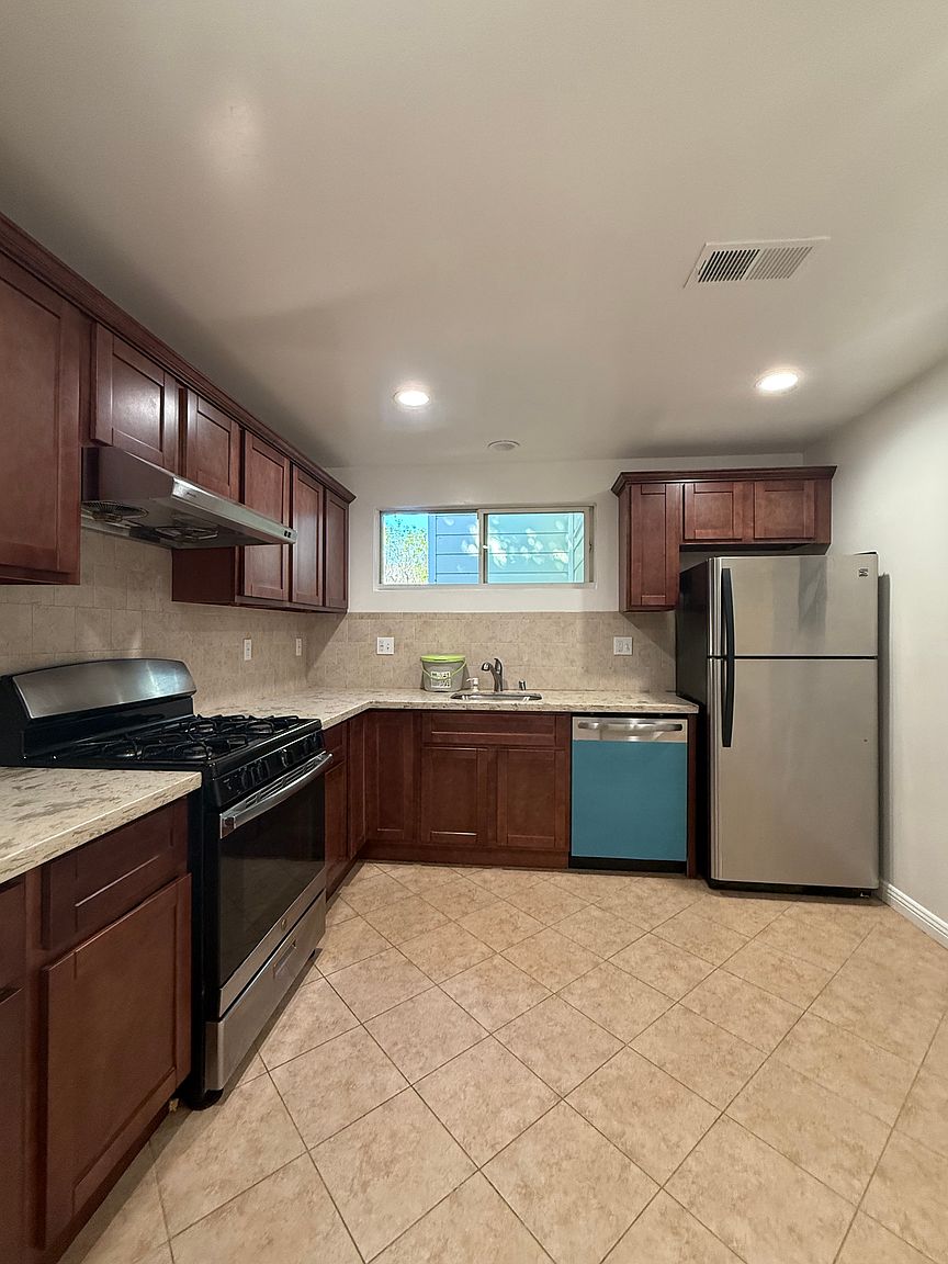 1811 Saint Charles St photo 3