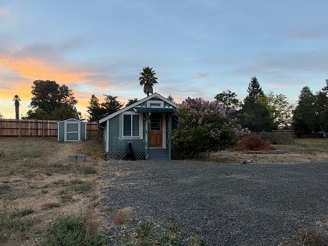 635 Goodwin Ave photo 2