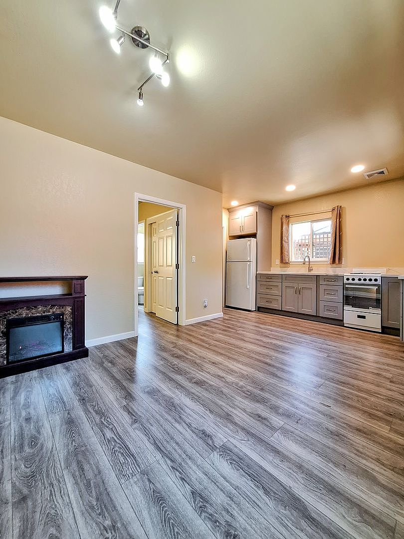 682 S Genevieve Ln photo 5