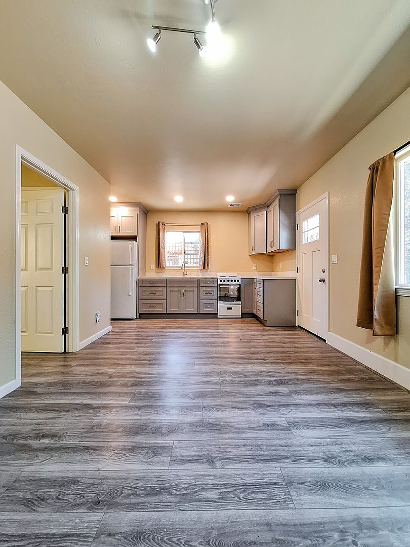 682 S Genevieve Ln photo 3