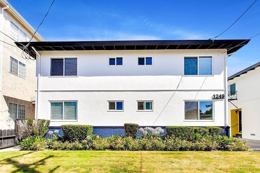 Apartments on Oak Grove Avenue Unit · Burlingame photo 4