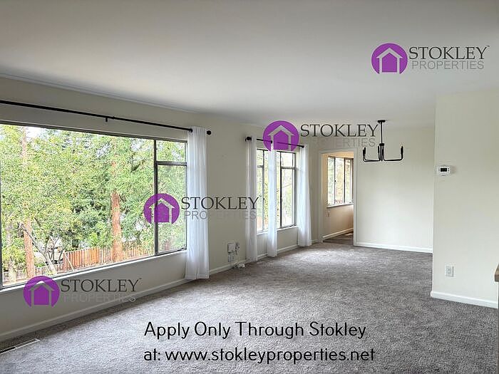 1067 Ridge Park Dr photo 3