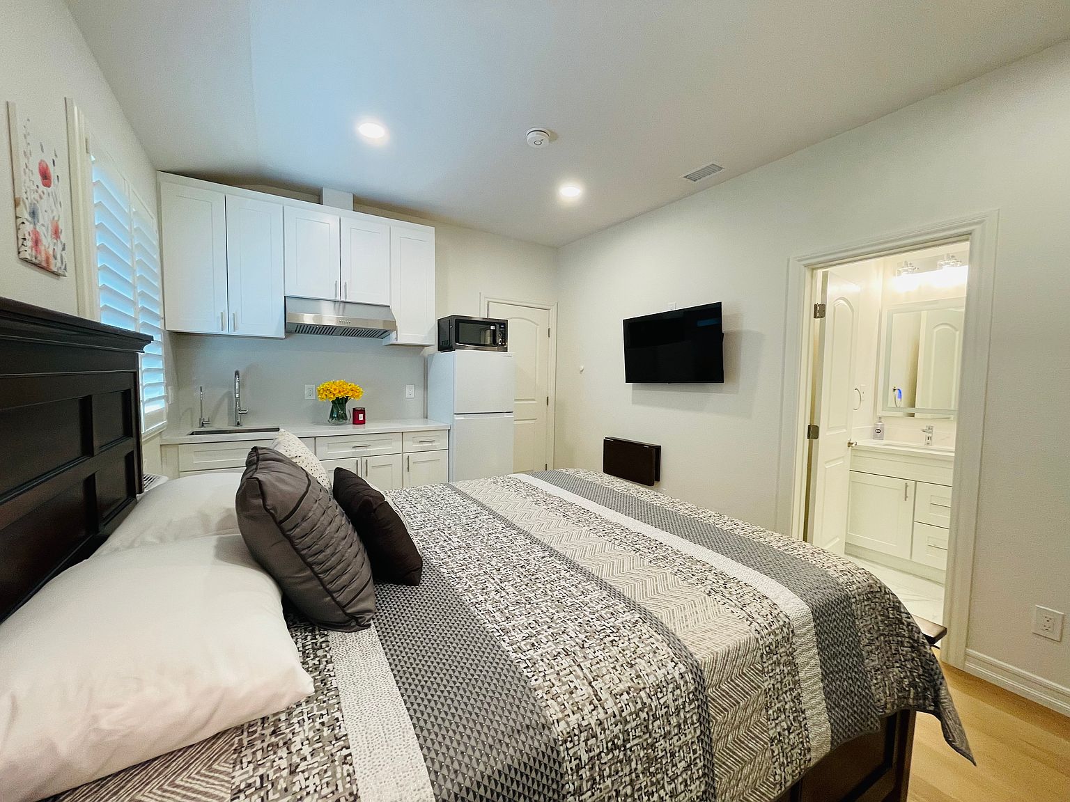4131 Vistapark Dr photo 2