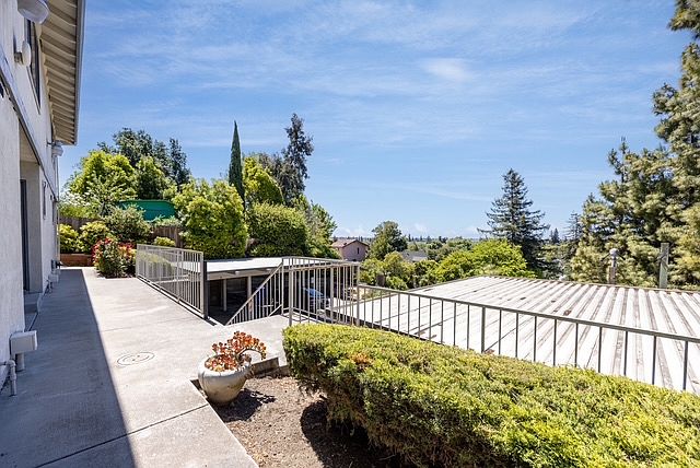 21000 Ocean View Dr photo 3