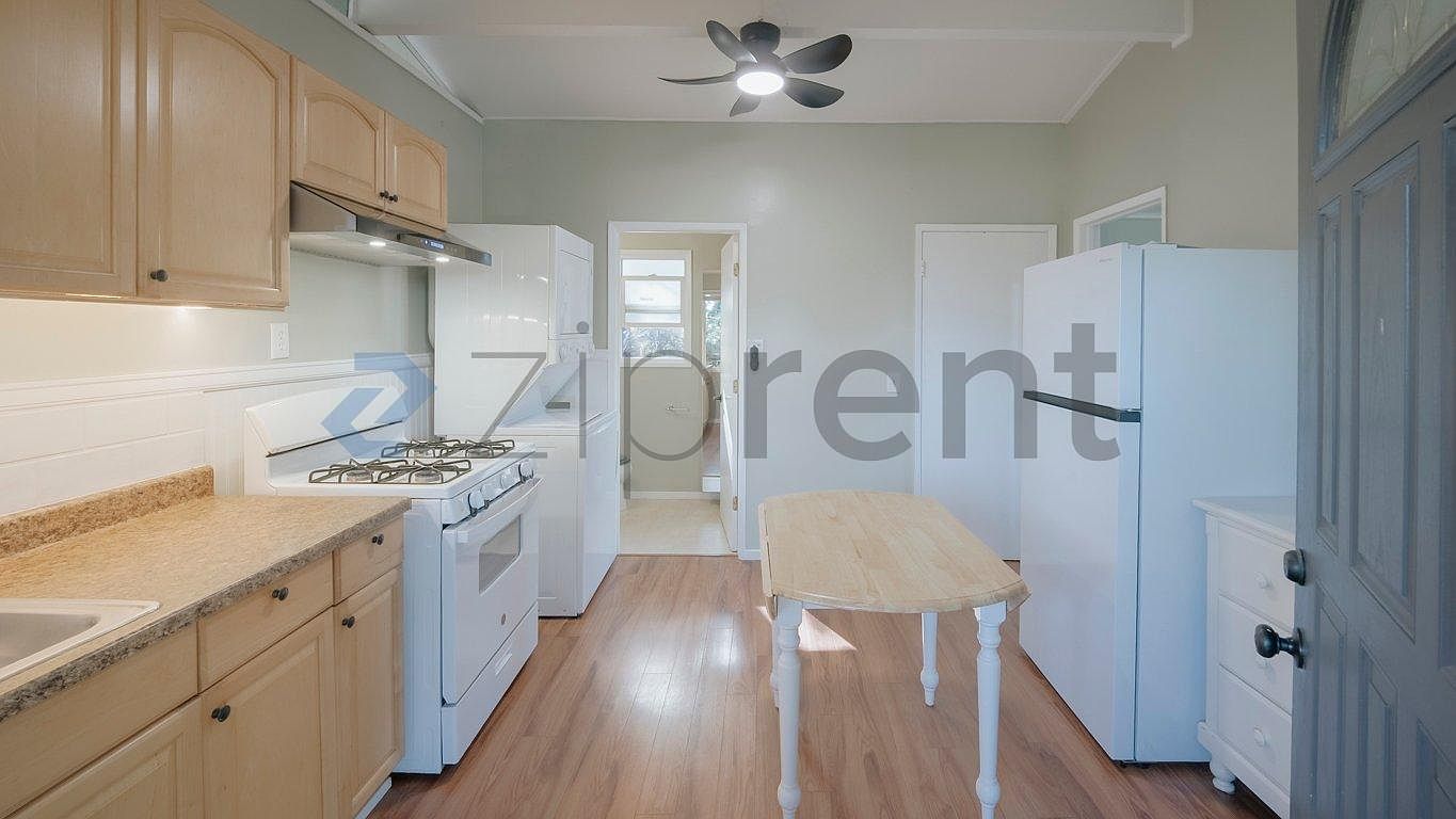14222 Chester Ave photo 3