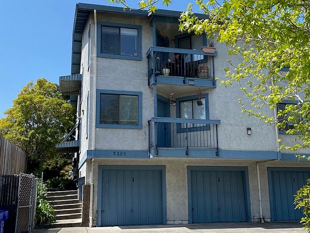 3205 San Mateo St photo 2