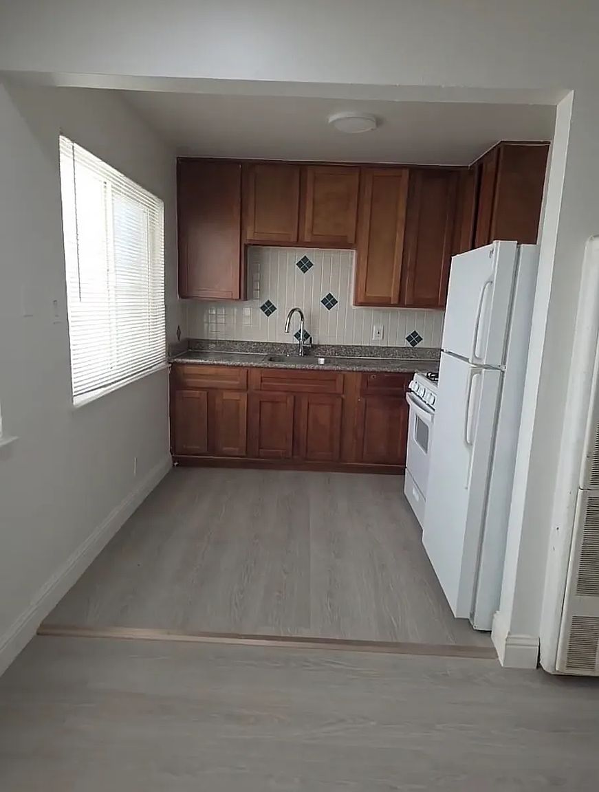 1751 Diane Ct photo 3