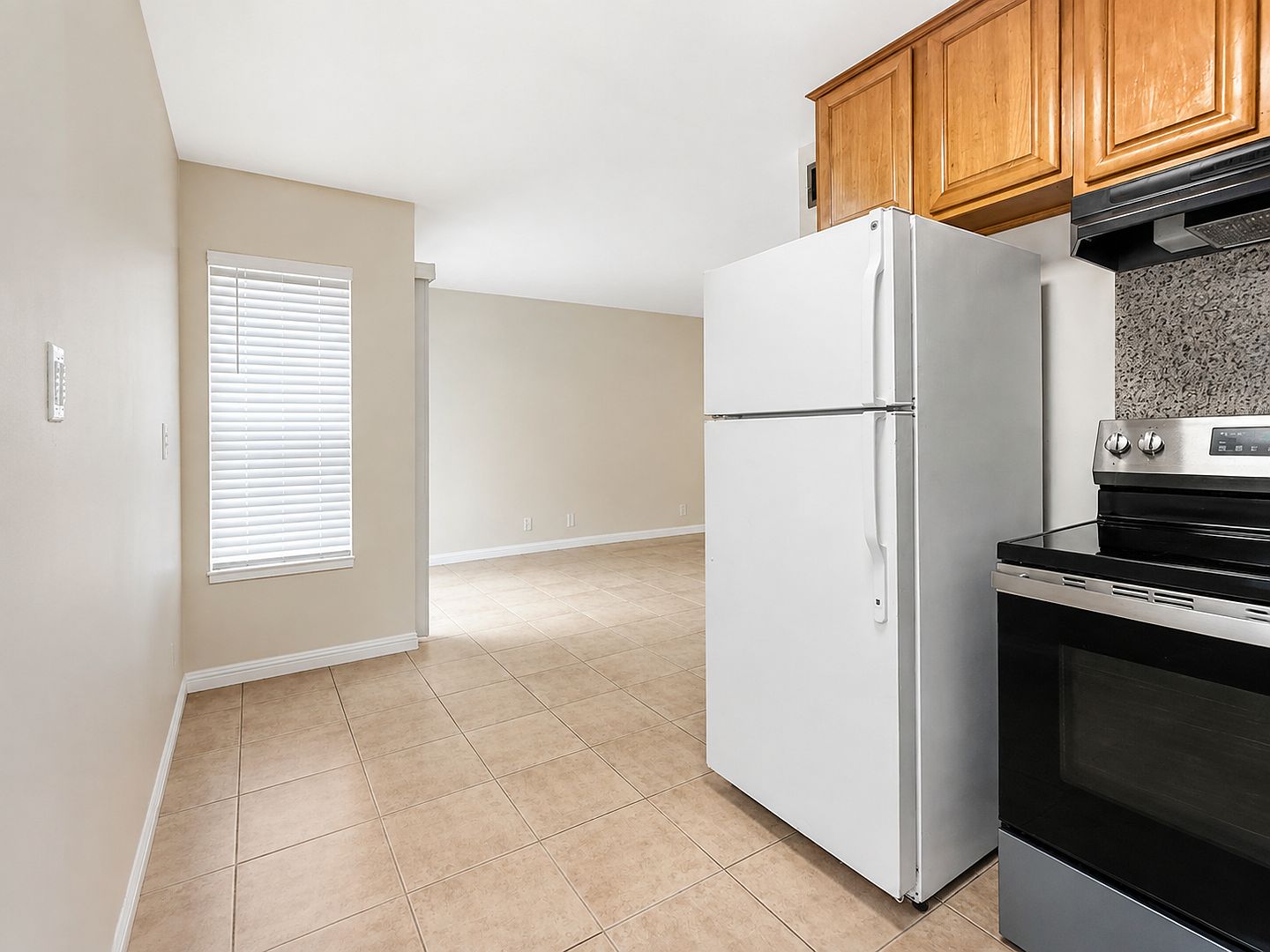 132 Dutton Ave photo 5