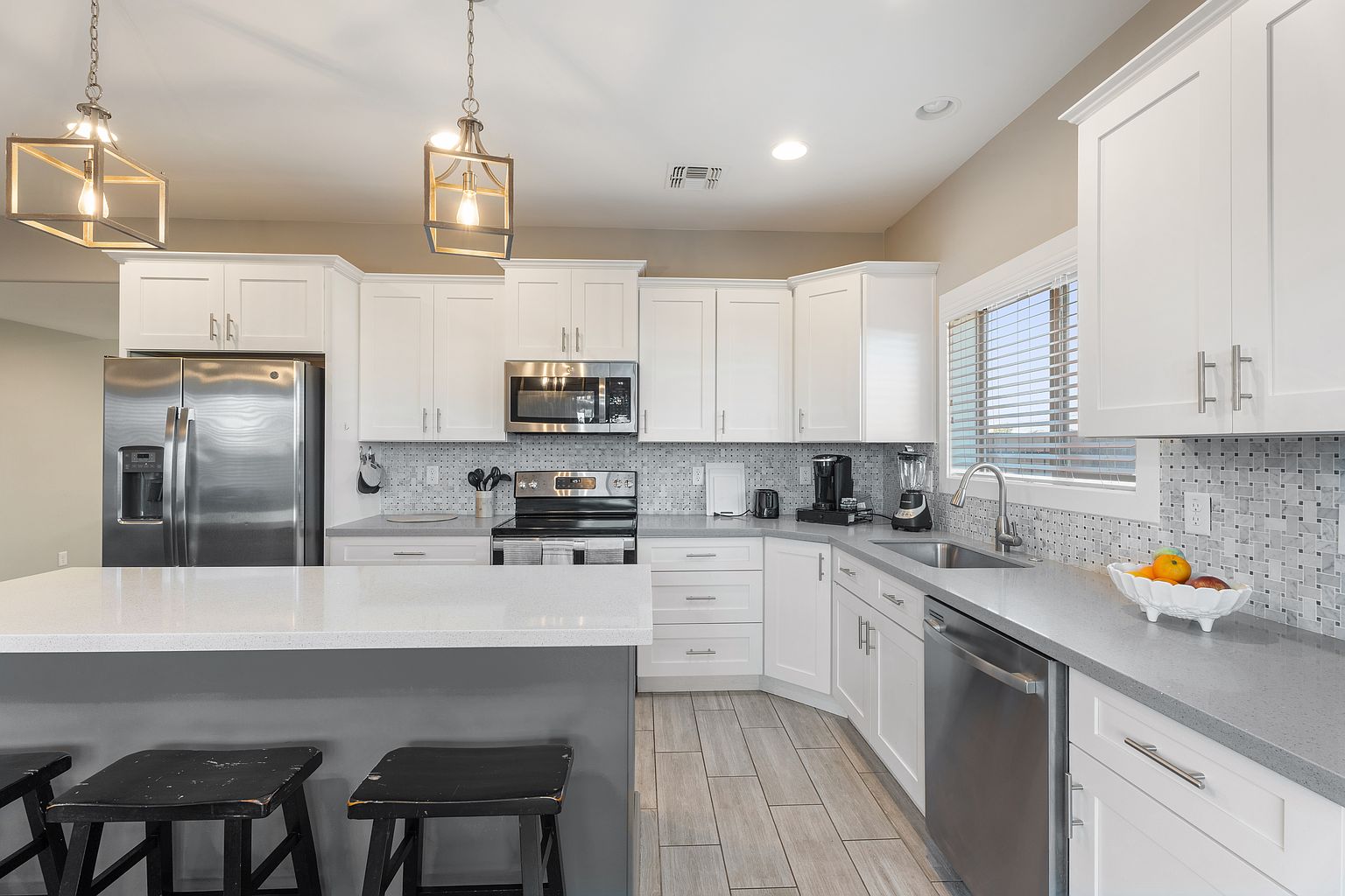 207 S 98th Way photo 3