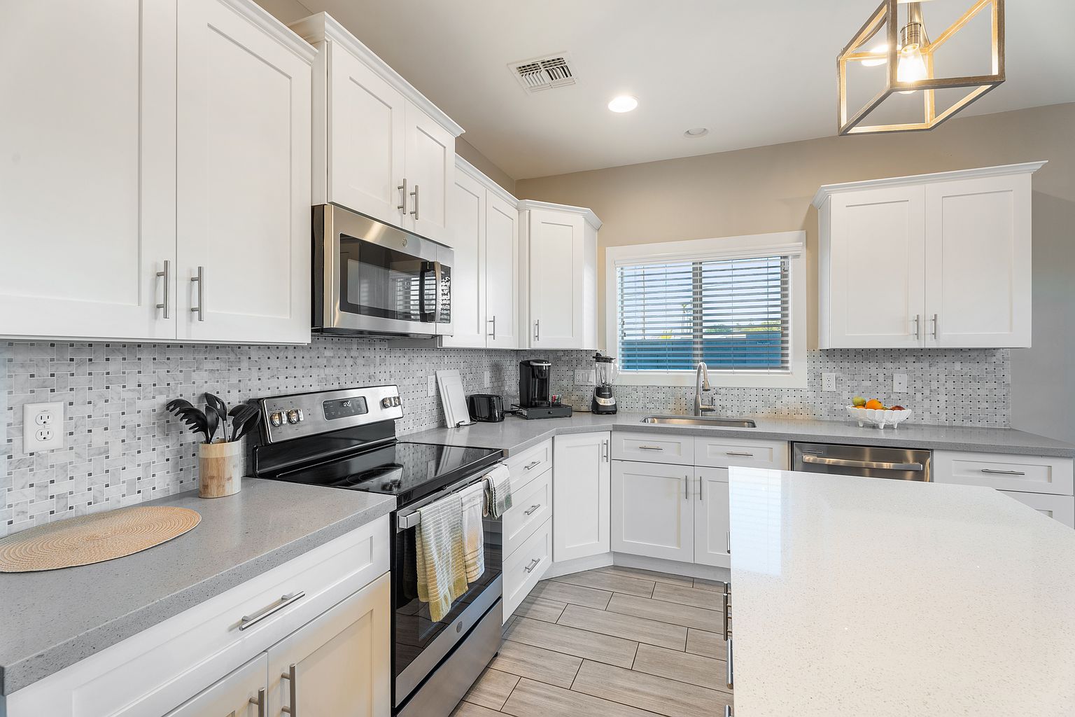 207 S 98th Way photo 4