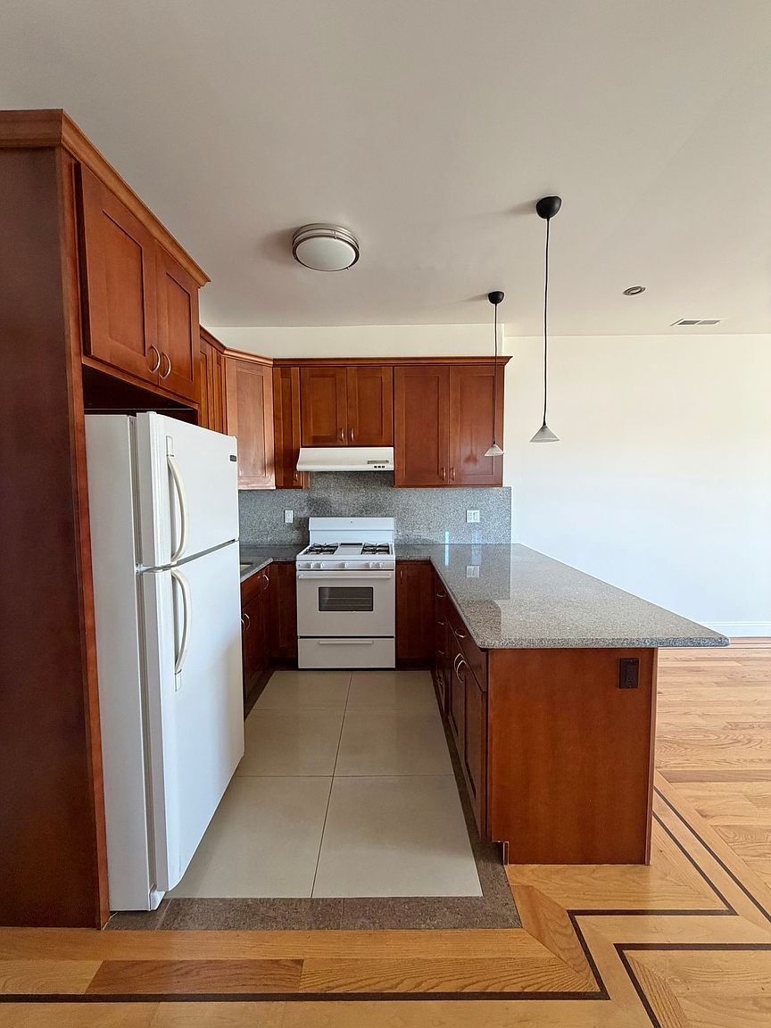 131 Sweeny St photo 5