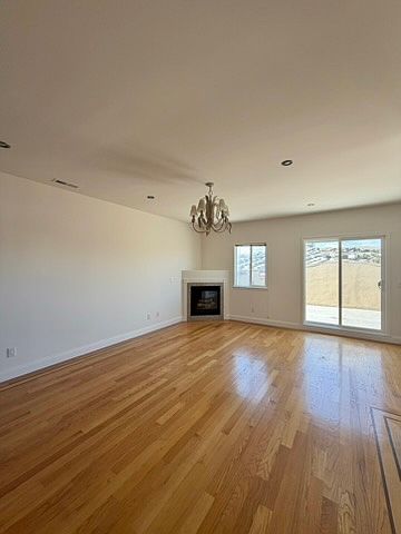131 Sweeny St photo 2