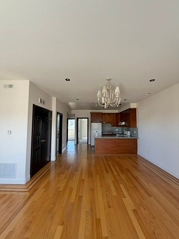 131 Sweeny St photo 3