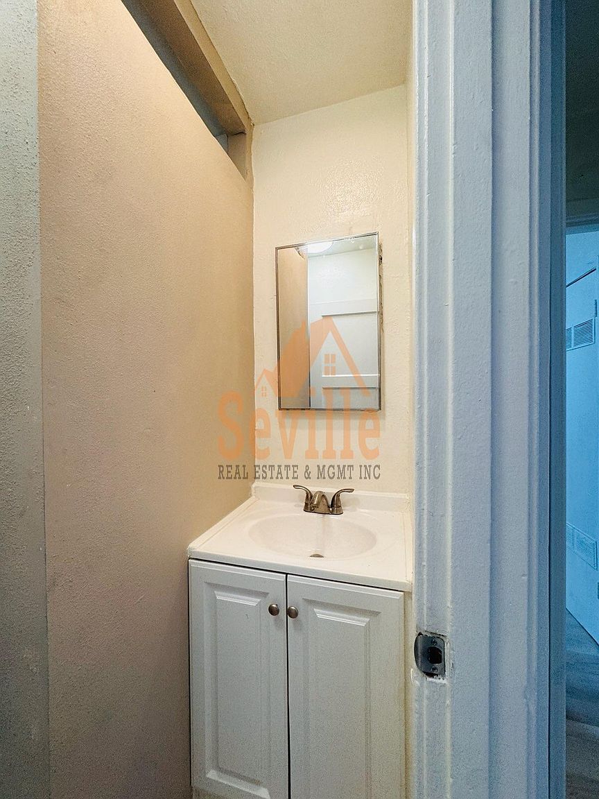 1804 Chestnut St photo 4
