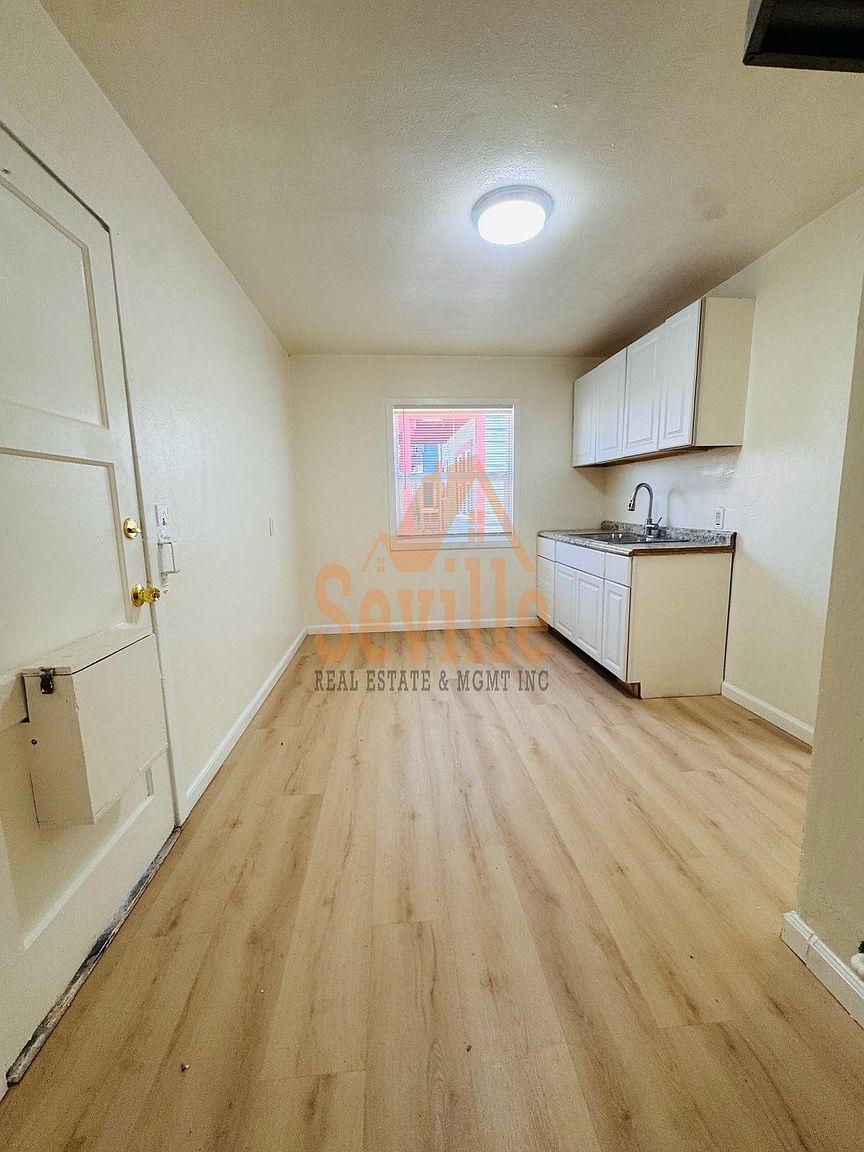 1804 Chestnut St photo 3
