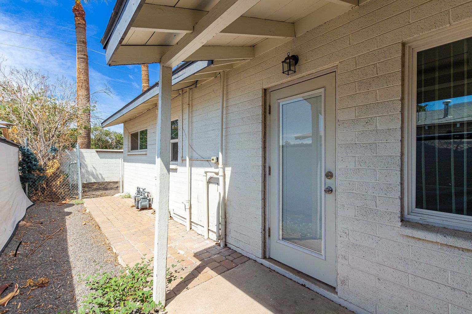 2 beds  1.0 baths (775 sqft) photo 5