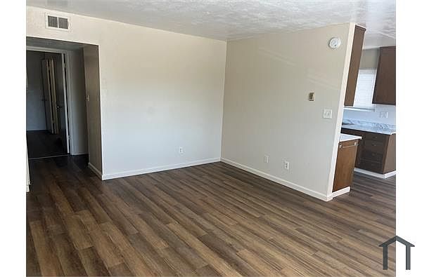 518 Fleming Ave E photo 5