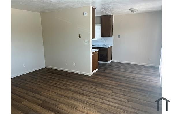 518 Fleming Ave E photo 4