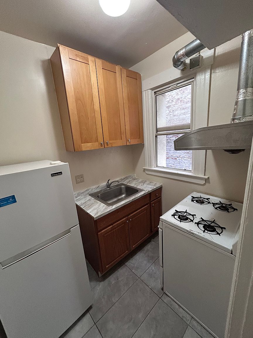 1005 Larkin St photo 4