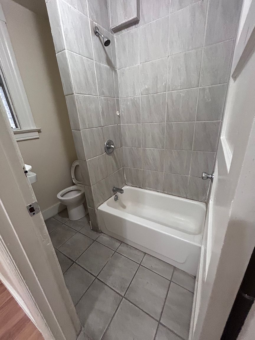 1005 Larkin St photo 2