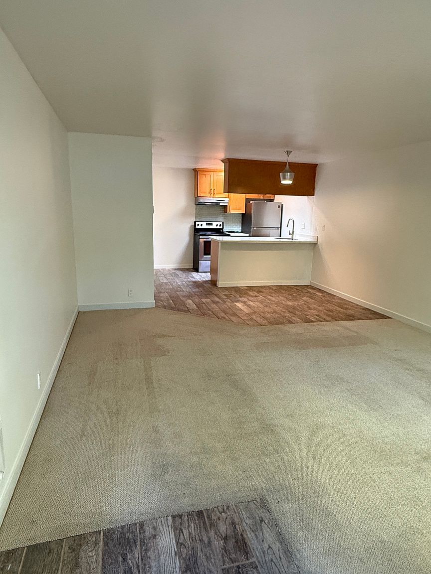 479 Lincoln Cir photo 2